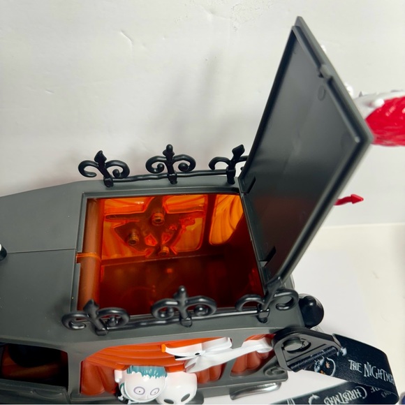 (Sold) NWT. Disney ‘The Nightmare Before Christmas’ Mayor’s Car Popcorn Bucket. - Picture 10 of 14